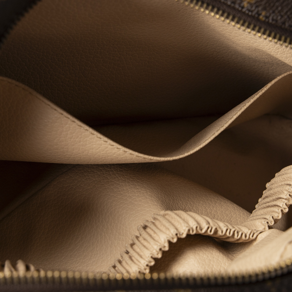 Louis Vuitton Toiletry Pouch GM - Picture 9 of 10
